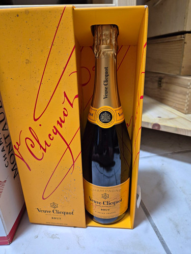 Veuve clicquot champagne brut - veuve,
