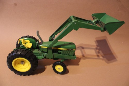 Ertl modell 16 traktor - ertl,