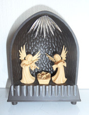 Alte Krippe mit Spieluhr
