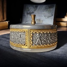 Erhard & Söhne Deckeldose Schatulle mit  figürlichen Darstellungen verziert