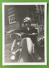 1208/ALTES FOTO BERLINER ROLLER MOPED MOTORRAD STURZHELM FORMAT 10,7x7,6