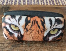 Hochwertiges Hartschalen-Etui NAIROBI mit Tiger-Motiv und Microfasertuch 