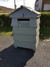 Bemalter Briefkasten/Briefkasten/Paketkasten/Gartenladen im Bienenstockstil