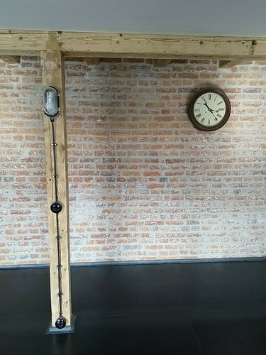 Alte schuluhr mit schlagwerk - schuluhr,