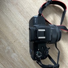 Canon EOS M50 Travel Kit mit Objektiv EF-M 15-45mm f/3.5-6.3 IS STM