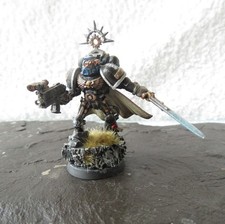 Warhammer 40K Iron Hands Captain Veteran (Kunststoff) aufgebaut und bemalt