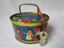 alte Blech-Spardose spielende Kinder oval 9,5x7x5,5cm made in China m. Schlüssel