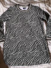 Damen Long Sweatshirt/kleid   Gr. 42  von Mia Moda  Muster grün/khaki