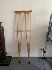 Vintage krücken aus holz - krücken,
