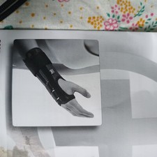 Unterarm Bandage ManuStabil Medium Gr. M Rechts für rechten Arm