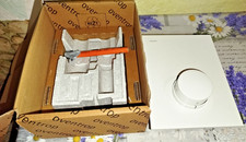 Oventrop Unibox RTL Abdeckung weiß mit Handrad und manuellen Thermostatventil.