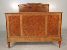 KM 278 Elegantes Bett im