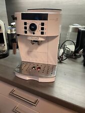 De'Longhi Magnifica Kaffeevollautomat - Weiß & Alicia Milchaufschäumer