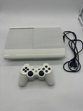 Sony PS3 Playstation 3 Super Slim Konsole in weiß mit einem Controller