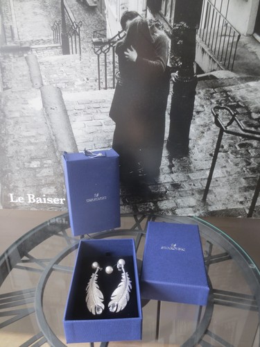 Swarovski talking piece - , "talking