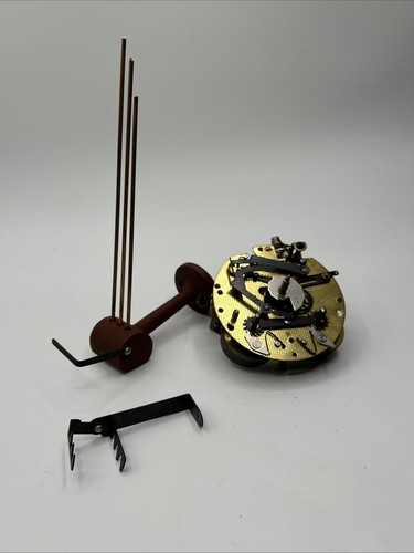 Altes uhrwerk wanduhr - uhrwerk,