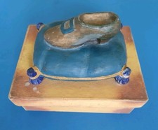 Pappmaché-Dose Pappschachtel "Goldener Schuh" auf Kissen Geschenkbox Handarbeit 