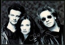 Ansichtskarte Musiker der Band Bell Book & Candle in Lederjacken, Autogramme 