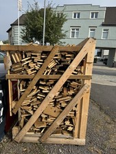 2 Paletten mit Holz (70€ Pro Palette)