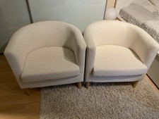 2 weiße Stoff-Sessel, Topzustand günstig abzugeben.