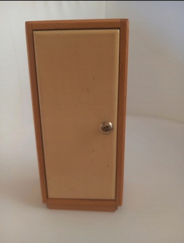 Puppenhaus schrank - puppenhaus,