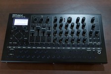 Roland SH-4d Desktop Synthesizer mit Sequenzer - Schwarz (SH4D)