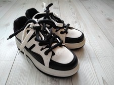 Sneaker creme-schwarz, von