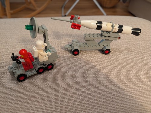 Lego space 897 mobile rocket - 897,