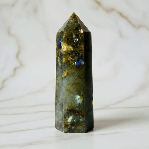 Labradorit obelisk 7cm - 7cm,