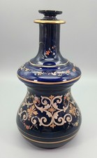 Kobaltblaue Karaffe mit Emailmalerei-Ranken u. Blüten ,Biedermeier, Böhmen, 1840