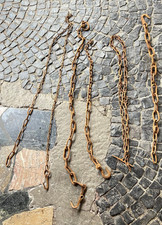 Verschiedene alte Eisenketten Ketten Eisen Stahl  Gliederkette rostig Tierkette