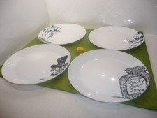 IKEA   4 Speiseteller 302.589.13  weiß Glas mit gruseligen Gestalten   ca. 25 cm