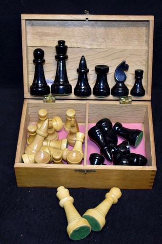 Schachfiguren alt holz - schachfiguren,