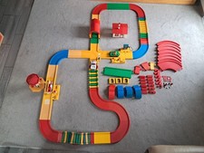 Carrera Struxi Bahnhof Konvolut mit Zug und Waggon ,  Gebäuden, Figuren, Zubehör