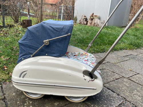 Stylischer blech puppenwagen - stylischer, blech-puppenwagen