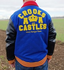 Collegejacke Crooks L Baseballjacke mit Lederärmel Vintagejacke mit Stickereien