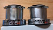 2 × Daiwa Infinity-X 5000 BR Ersatzspulen E-Spulen Spulenköpfe Spare-Spools Carp