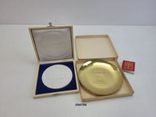 1x Teller 1x Plakette 1x