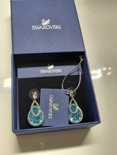 Original Swarovski Ohrhänger mit großen blauen und weißen Swarovski   Steinen.