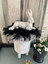 SHABBY HASE LIEGEND WEIß GRAU