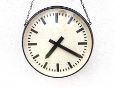 zweiseitige Nebenuhr aus dem