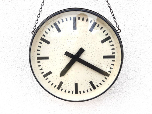 Zweiseitige nebenuhr aus - aus, dem