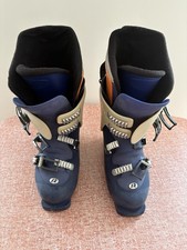 Paar Herren Skischuhe der