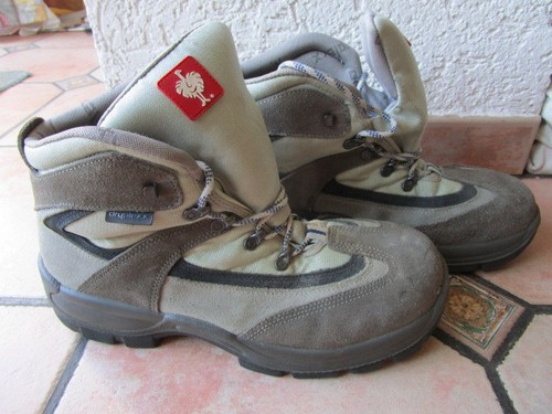 Paar arbeitsschuhe stiefel - paar,
