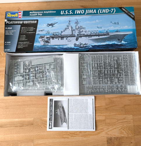 Revell 350 iwo jima - 1:350,