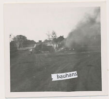 Foto Russland Dorf erstürmt zwei Pz.Spähwagen erledigt 1941  2.WK  (7984a)
