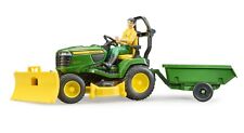 BRUDER® 62104 John Deere Rasentraktor mit Anhänger und Gärtner,  NEU & OVP