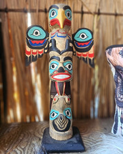 Marterpfahl aus Albesia holz Totem Pole wood Dekoration Höhe  27 cm Totempfahl