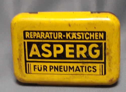 Alte blechdose flickzeug - alte,