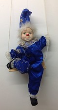 große Vintage Clown Puppe Harlekin mit Porzellankopf auf Schaukel blau gold